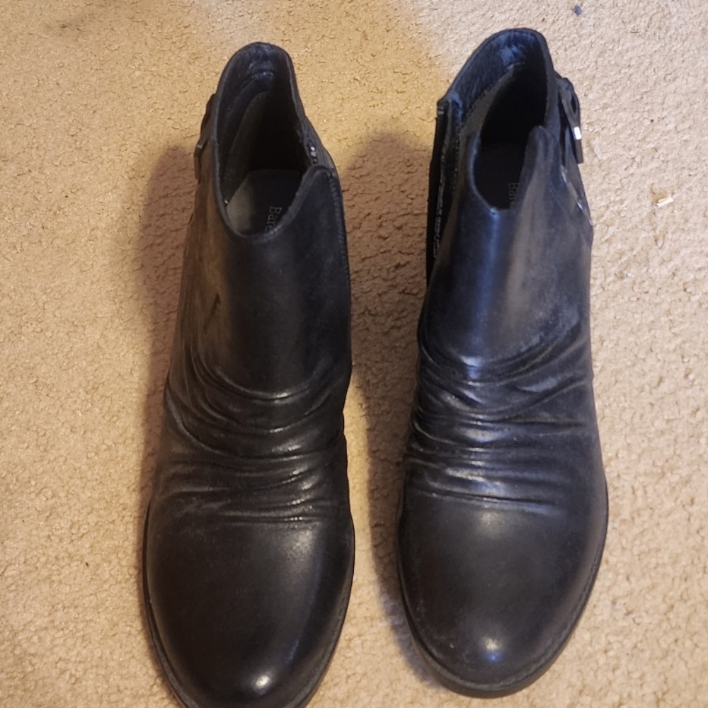 Baretraps women's Reid Black Ankle Boots with buckles size 9